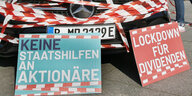Von Absperrbänden umwickeltes Auto mit Plakat "Lockdown für Dividenden" und "Keine Staatshilfen an Aktionäre"